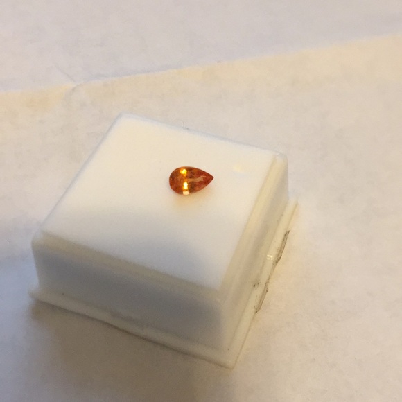 Genuine pear shaped Spessartite Garnet - Picture 5 of 8